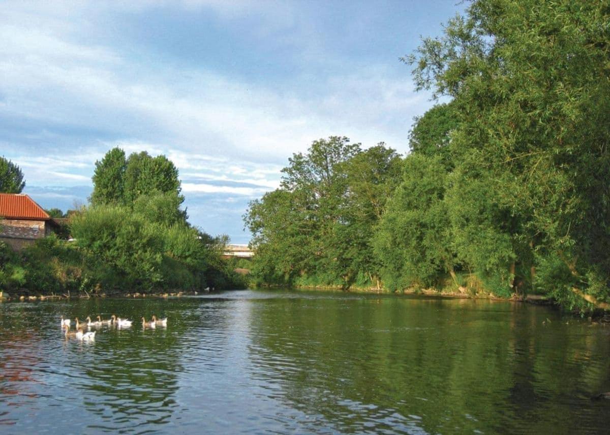 ホテルWeir Country Park Holtby エクステリア 写真