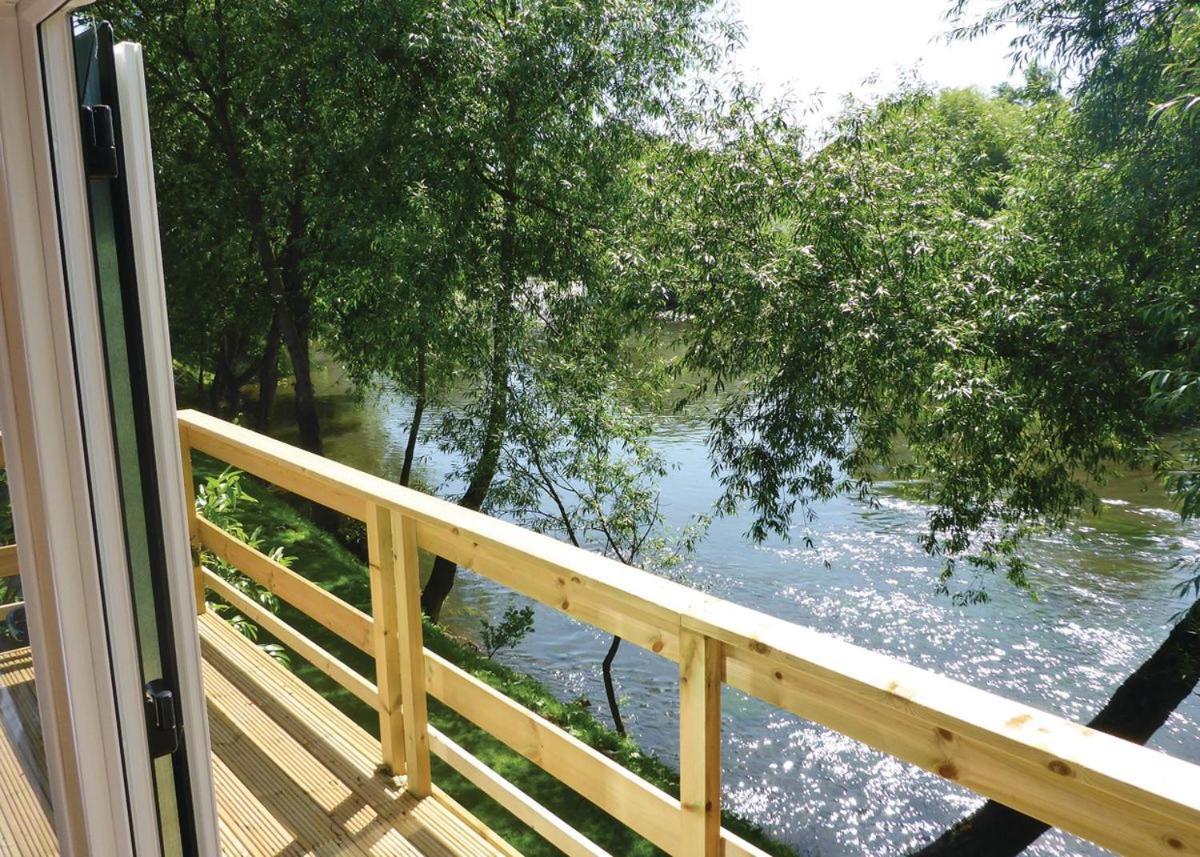 ホテルWeir Country Park Holtby エクステリア 写真
