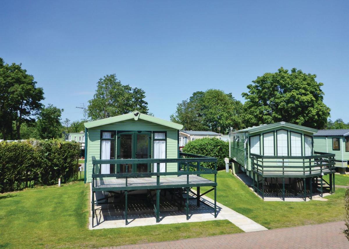 ホテルWeir Country Park Holtby エクステリア 写真