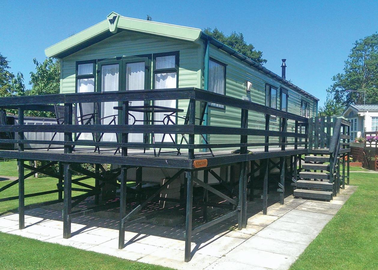 ホテルWeir Country Park Holtby エクステリア 写真