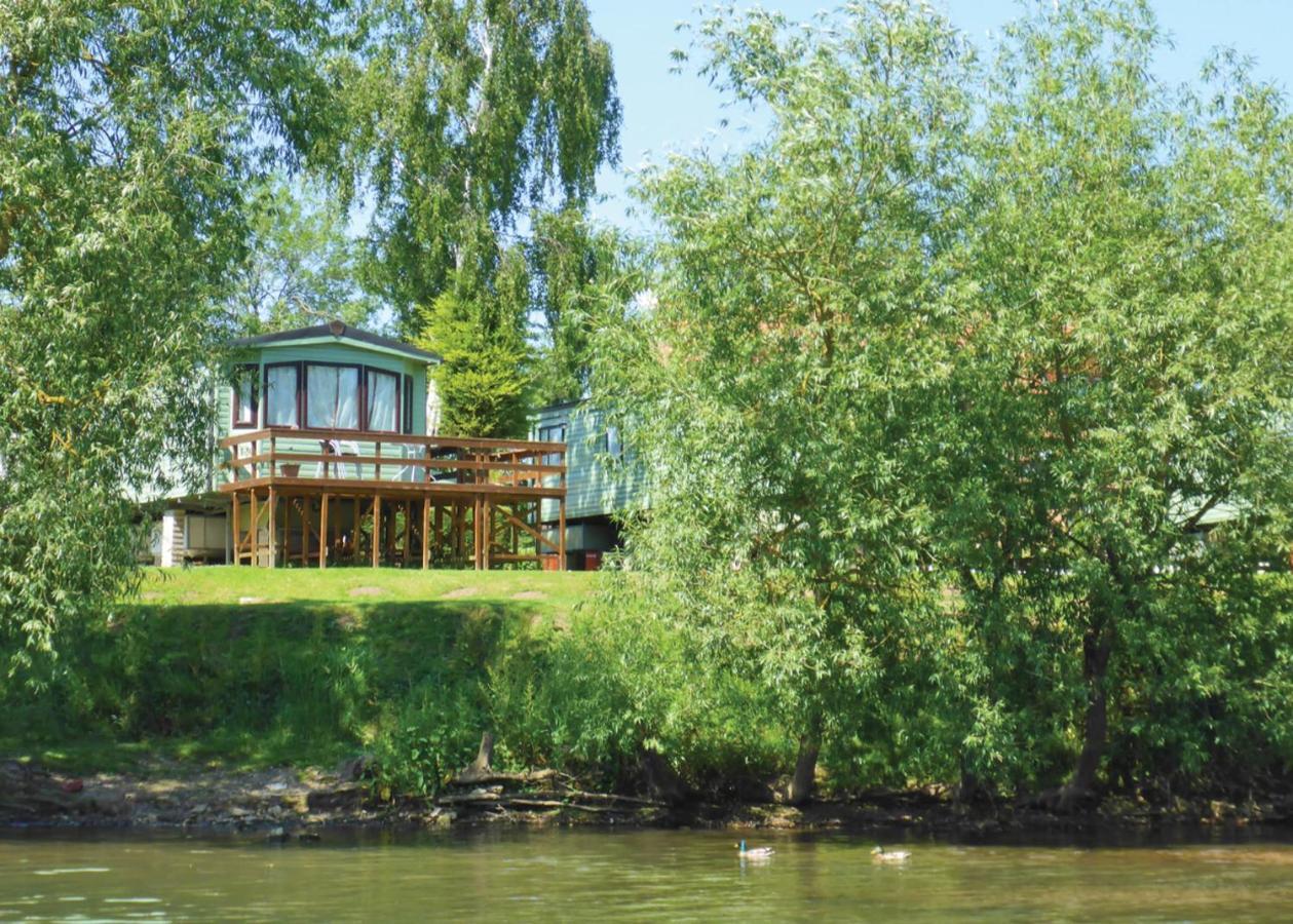 ホテルWeir Country Park Holtby エクステリア 写真